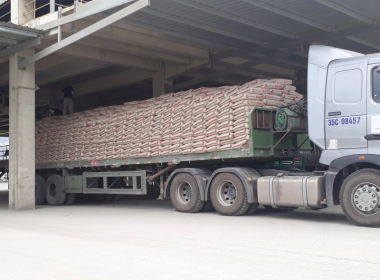 Mẹo bảo quản xi măng trên xe khi trời mưa