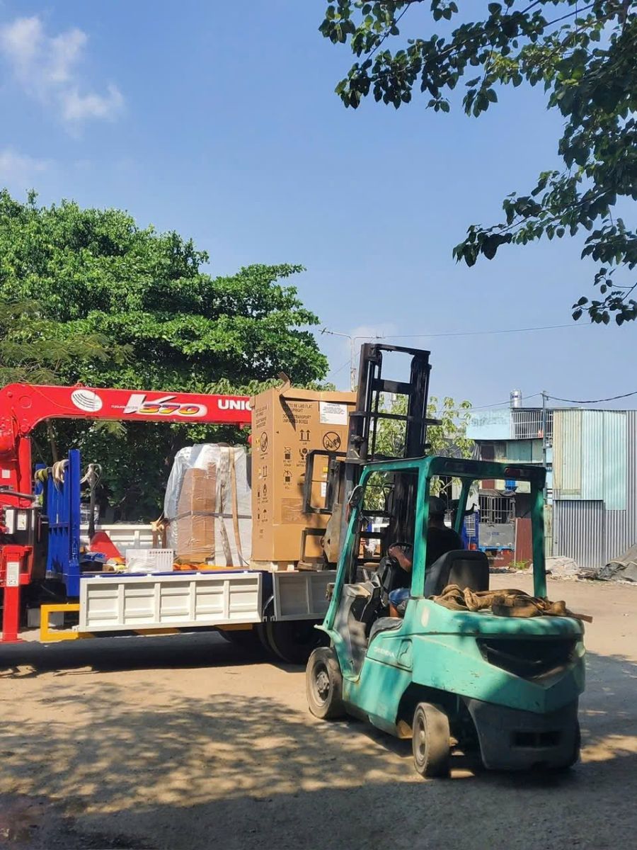 vận chuyển máy móc thiết bị