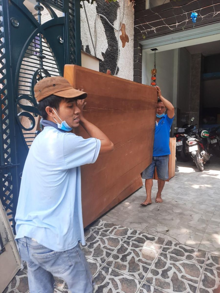 Vận chuyển bàn ghế gỗ nguyên khối