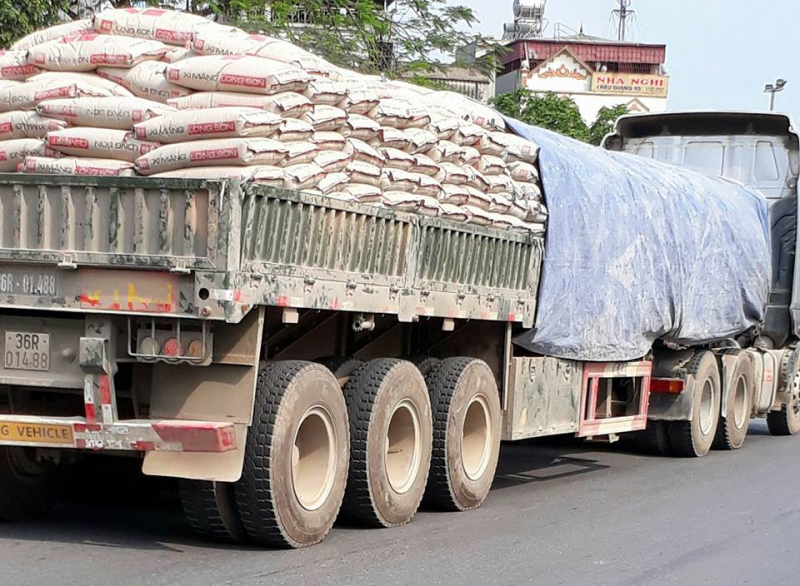 Bảo quản xi măng trên xe khi trời mưa